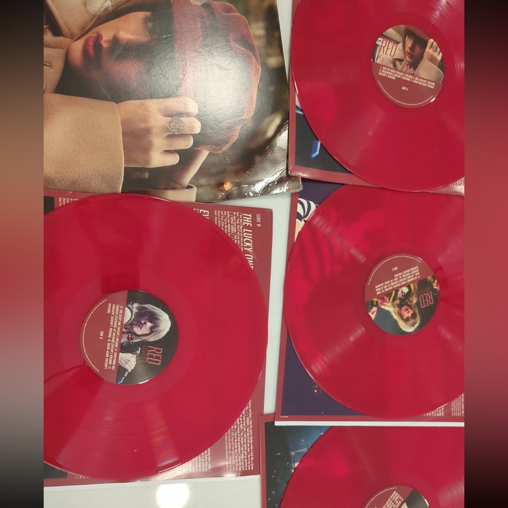 bundle of red TV & 1989 TV vinyl records taylor swift